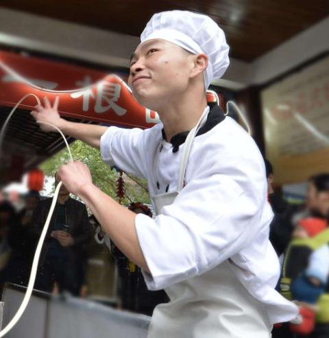 网红拉面小哥现状,拉面哥网红火到一塌糊涂