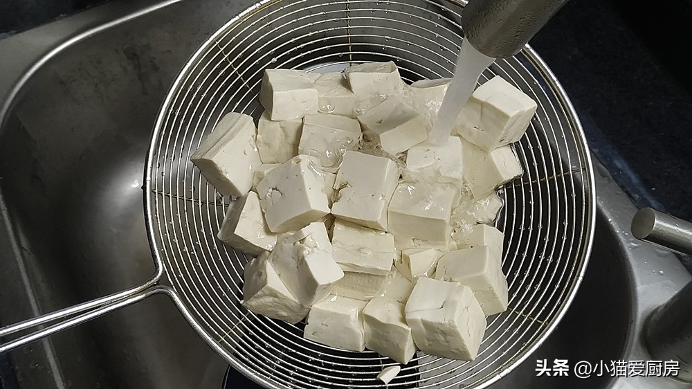 小猫烤肉豆腐家常做法,小猫爱吃的鸡胸肉怎么做