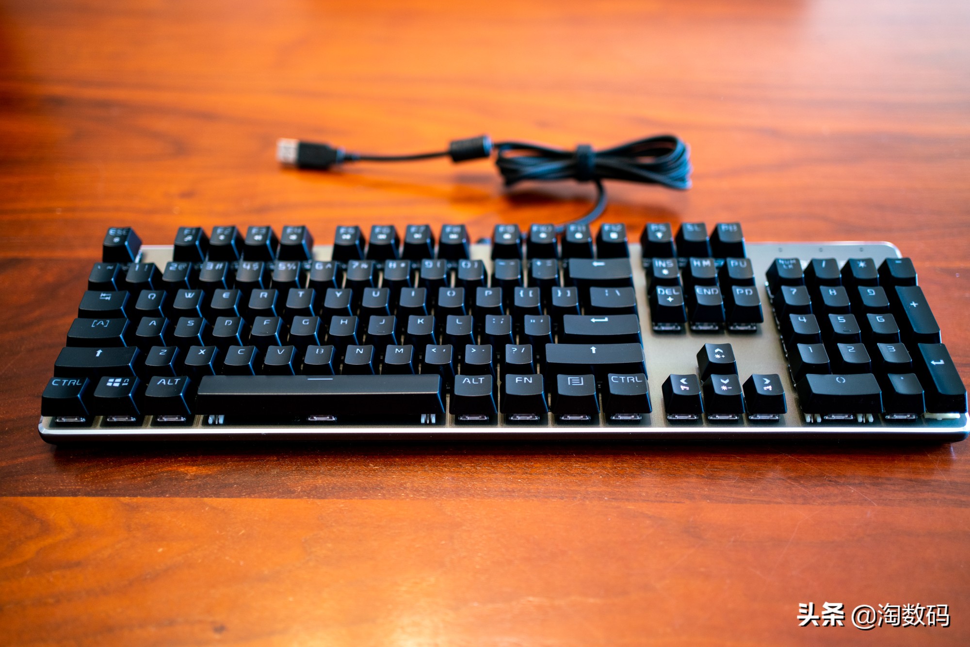 99元捡漏,有什么100多的rgb青轴机械键盘