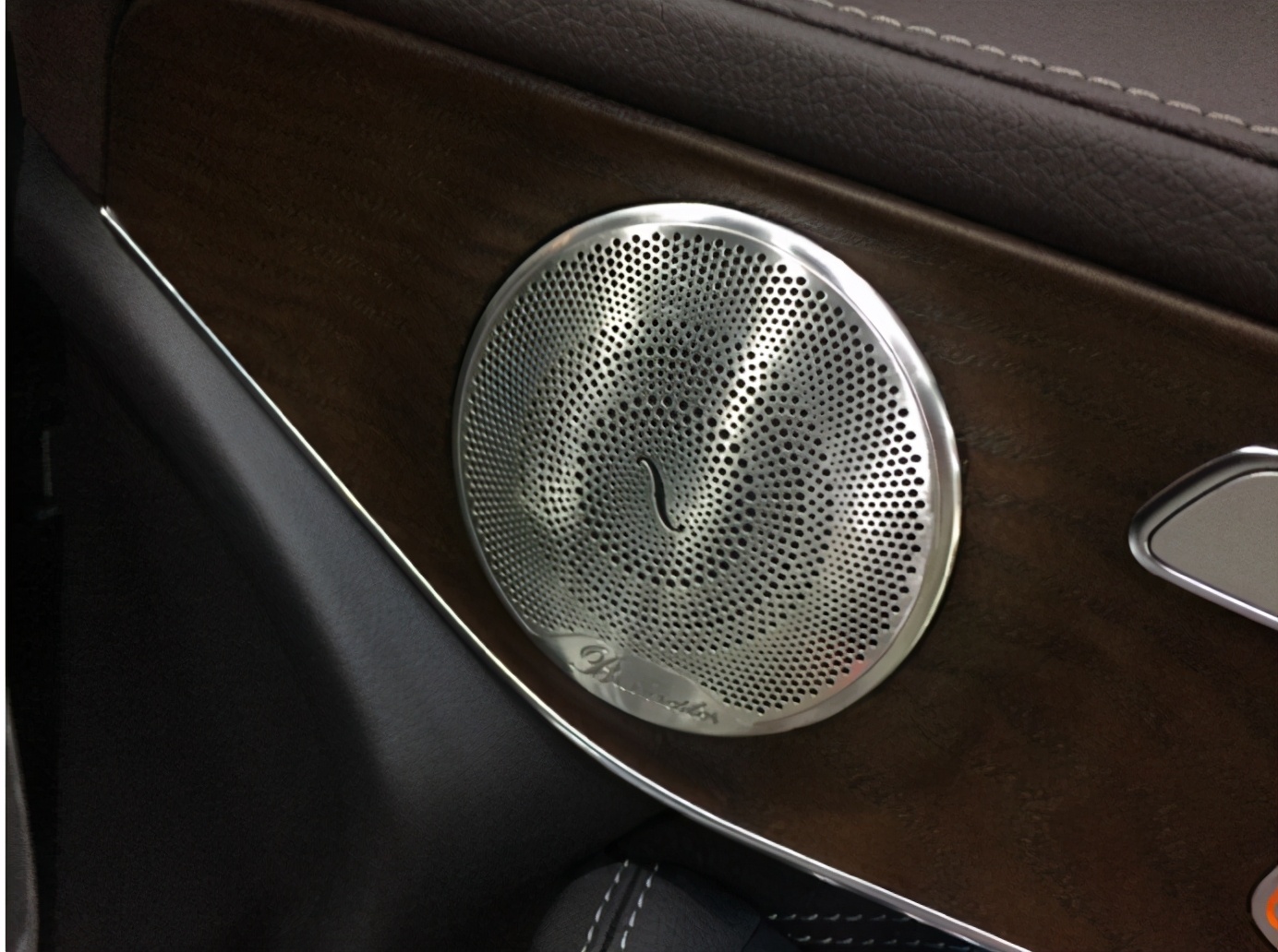 奔驰glc全新2024款还会降价吗,glc月销量