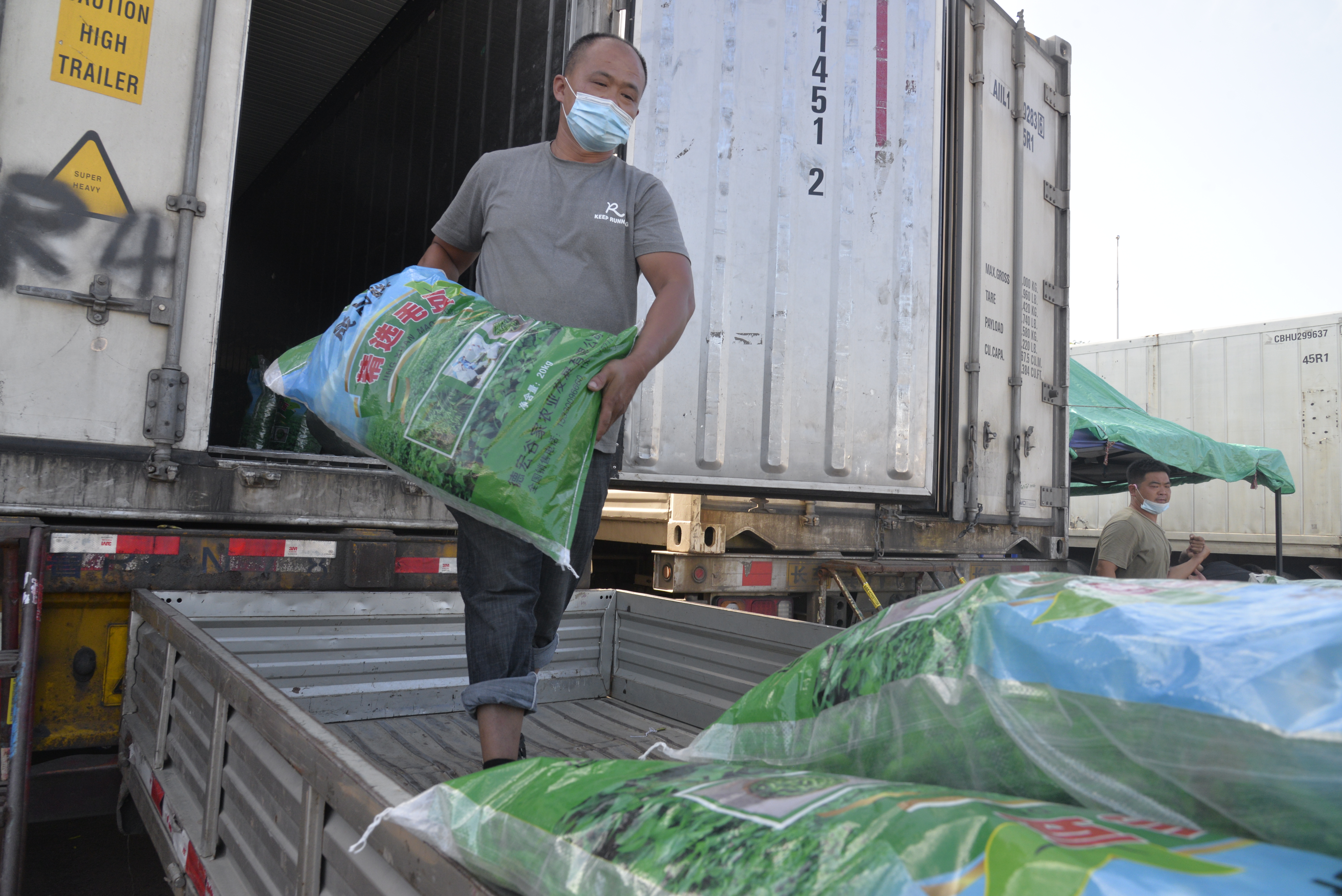 从黑土地走来的人是谁,从黑土地走出来的歌唱家