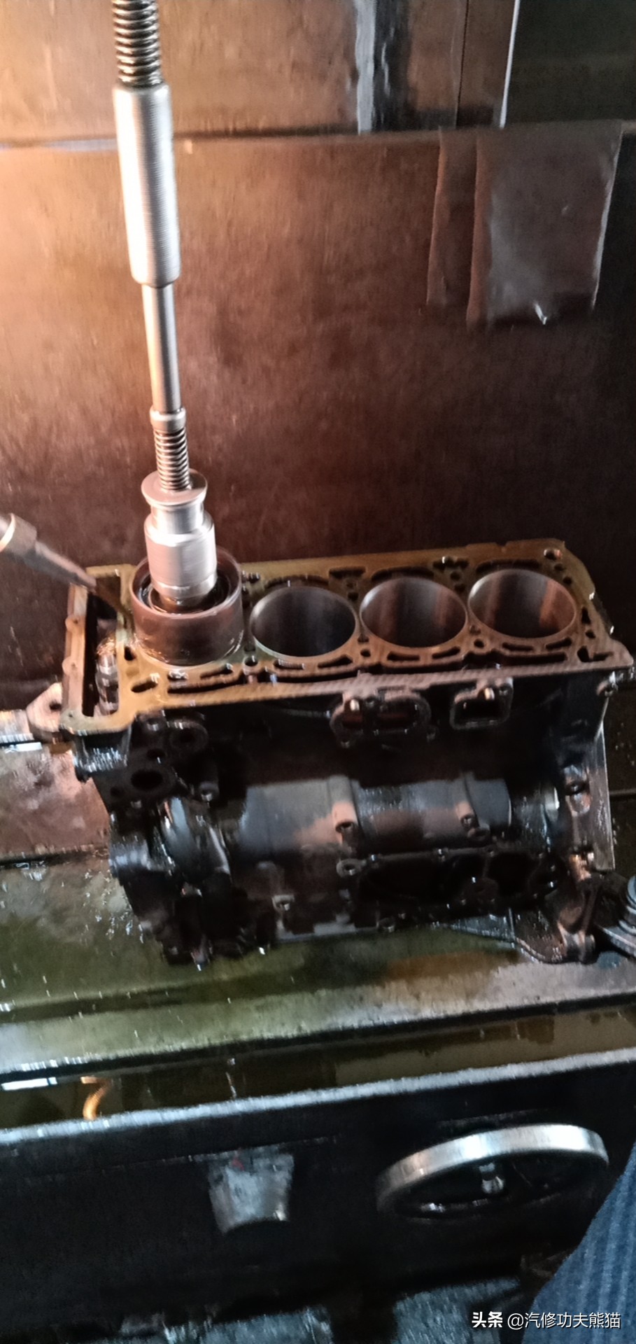 老途观发动机漏油维修,老途观涡轮增压器漏油维修多钱