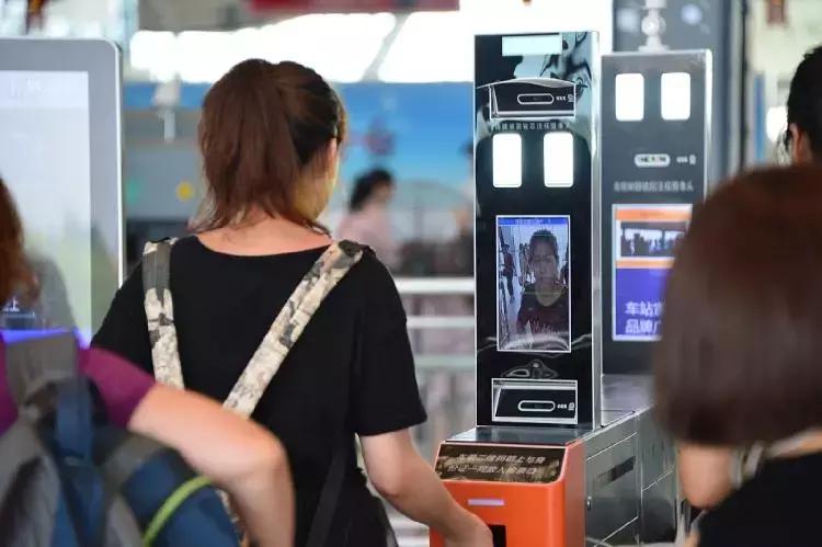 18岁少年要求苹果赔偿10亿美元,18岁学生起诉苹果索赔10亿