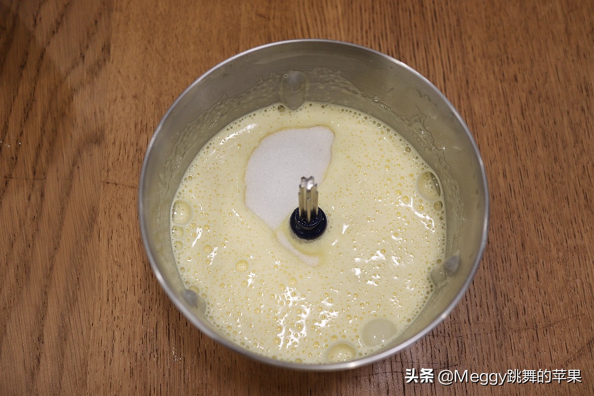 只需要鸡蛋面粉和酸奶做的蛋糕,用一个鸡蛋和蛋糕粉做早餐