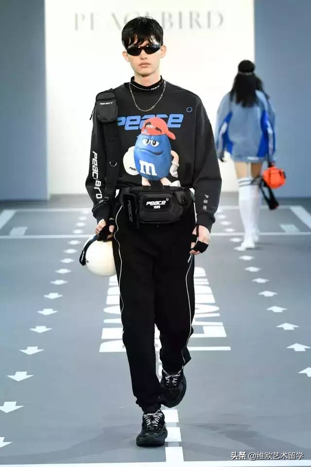 太平鸟时装发布会,太平鸟联名绿色外套