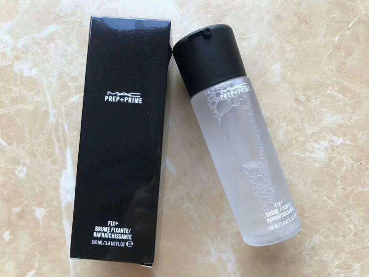 很滋润的定妆喷雾,秋冬持妆定妆喷雾