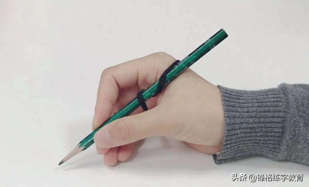孩子握笔姿势不正确怎么纠正,孩子的握笔方式不正确怎么办