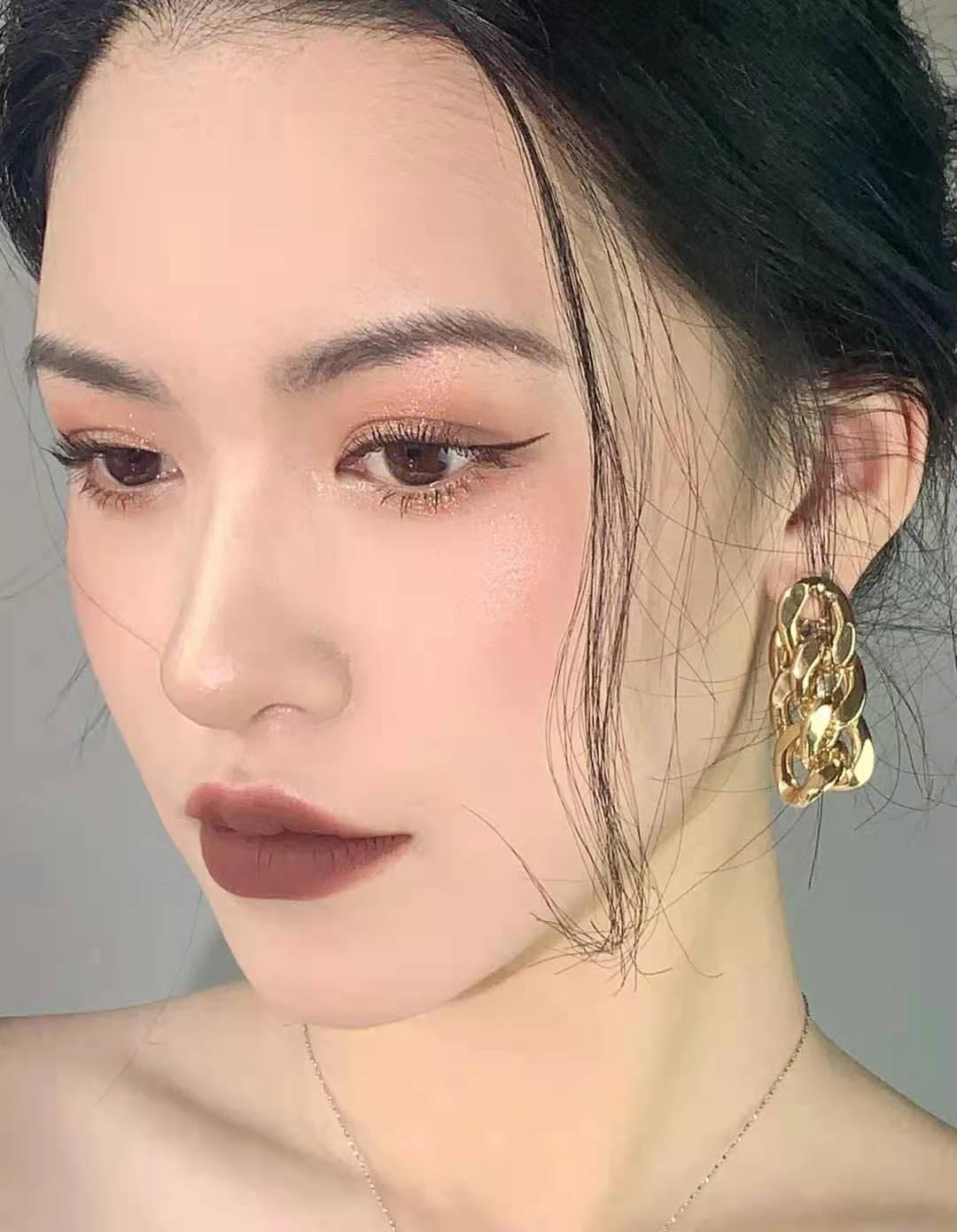 为何你的底妆总卡粉呢,底妆出油不服帖从此告别尴尬