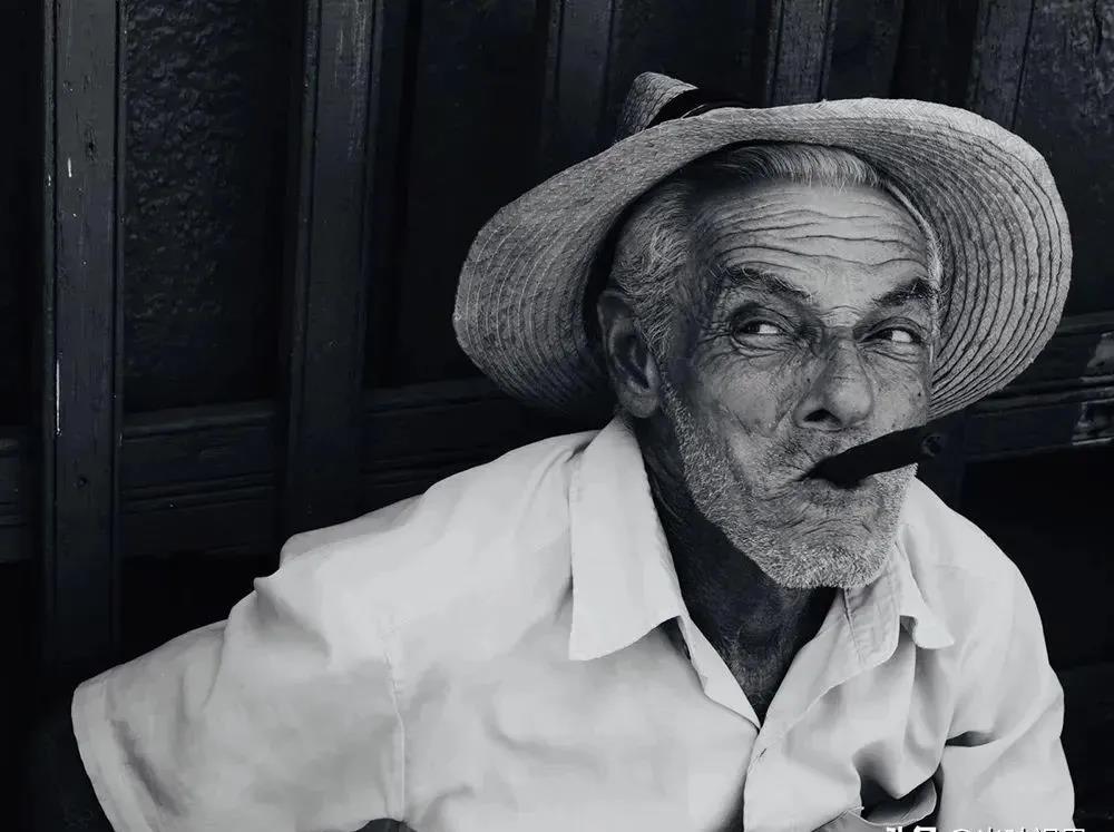 拍摄构图一般用几分法构图,三分构图和中心构图的区别