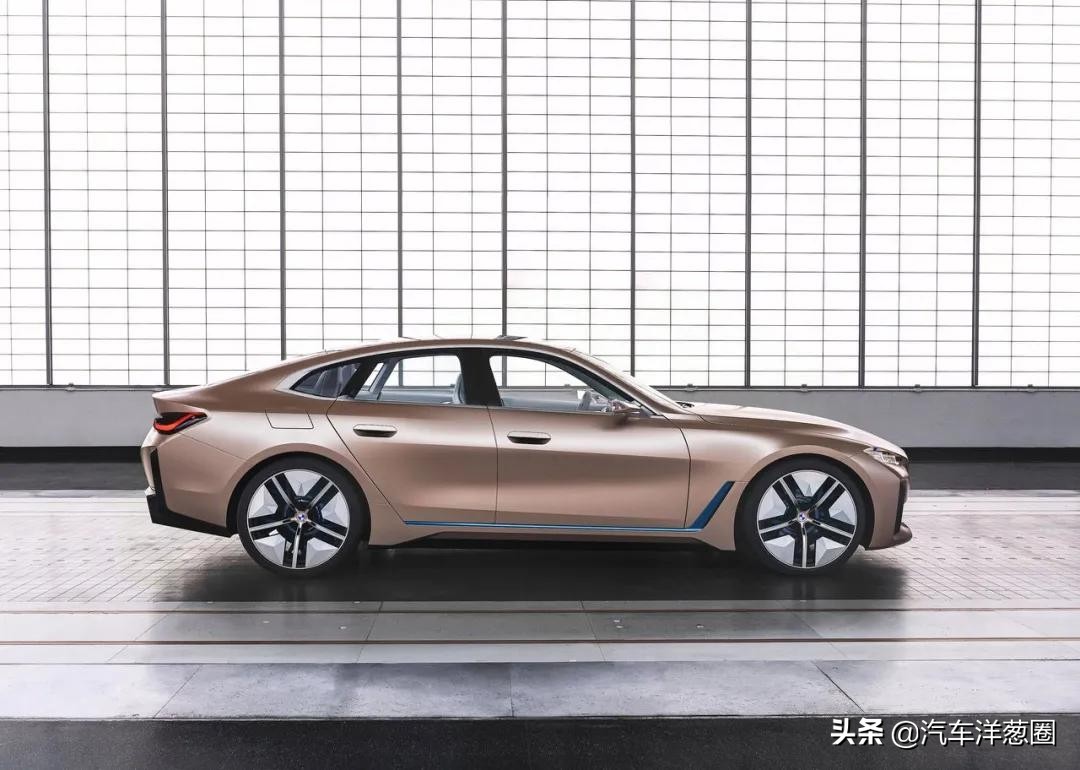 宝马换新车标了！蓝天白云帅炸，以后黑白标只代表低端宝马车主？