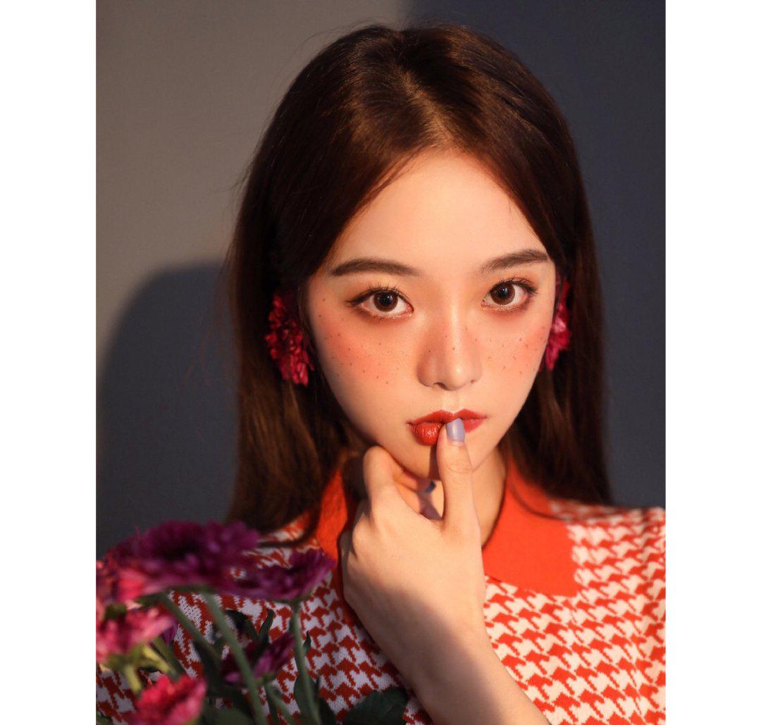 脸上有雀斑怎么化妆才能遮住,hourglass遮瑕雀斑色号怎么选