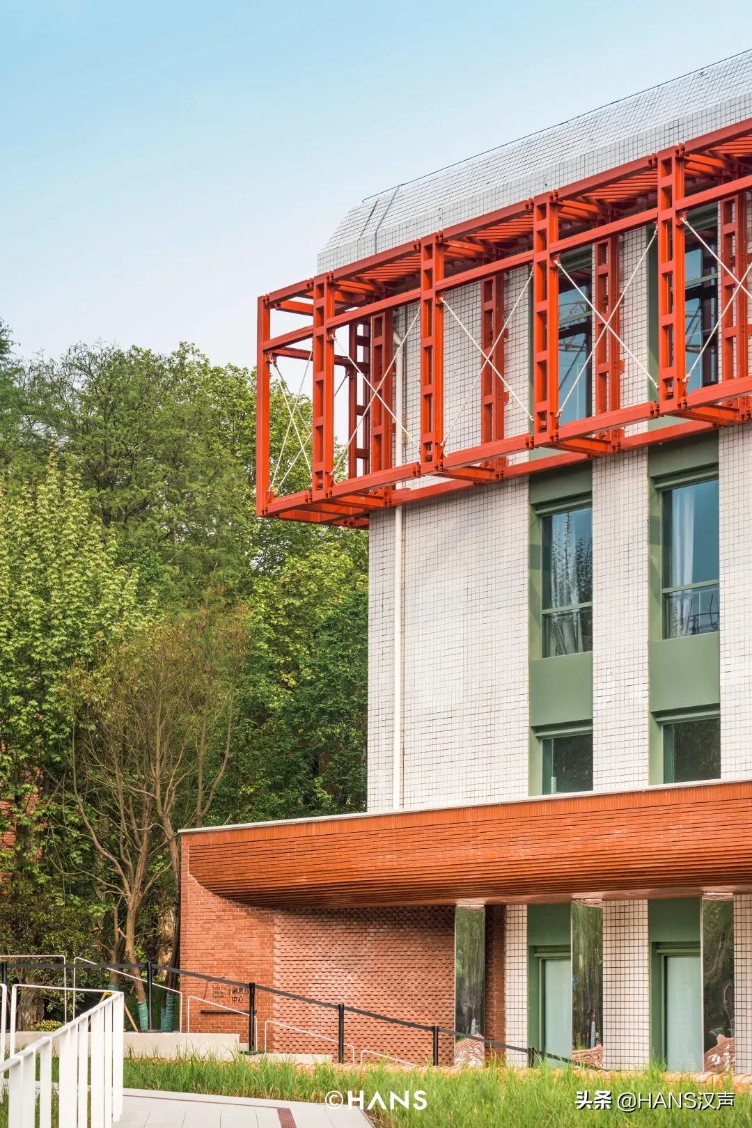 青山区红房子光影秀,青山红房子网红打卡地