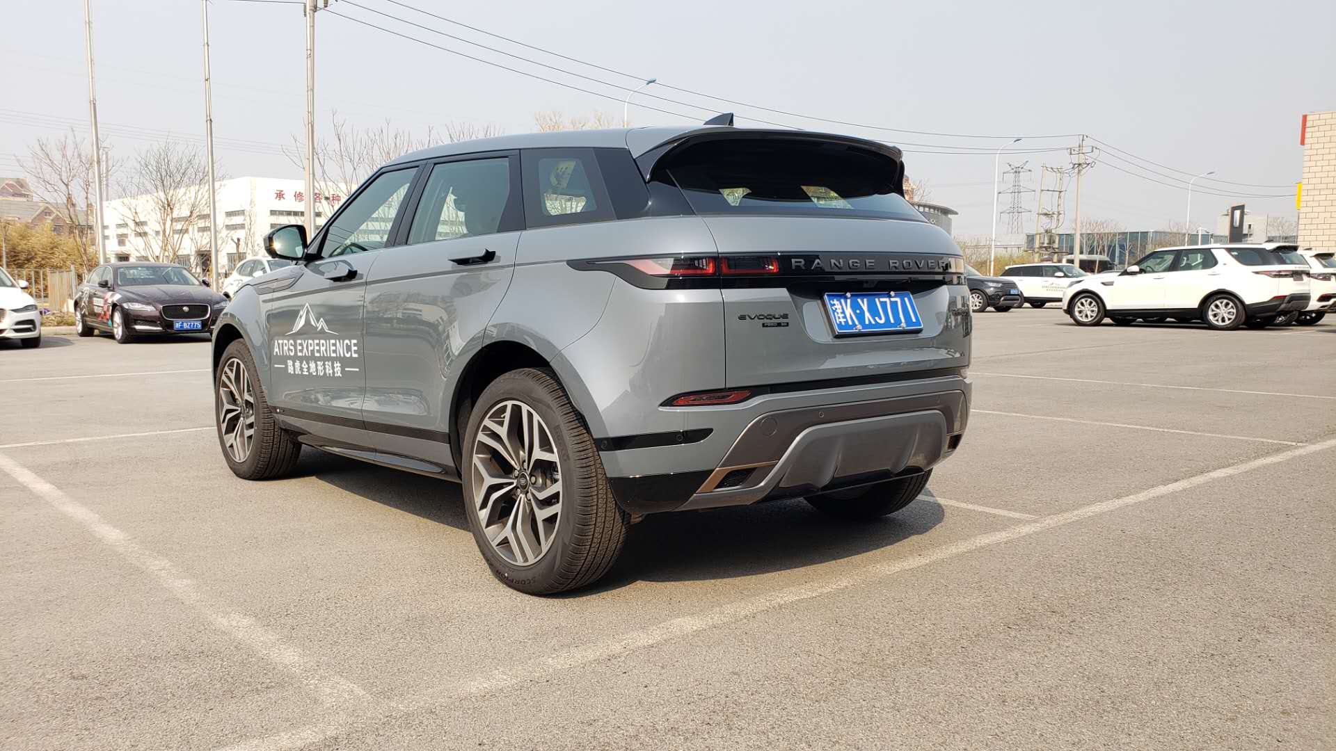 新款极光油耗和优缺点,35万左右路虎揽胜极光值得买么