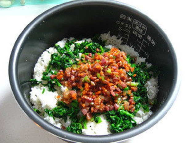 家里只有剩饭和鸡蛋怎么做饭团,家里只有剩饭怎么做好吃的饭团