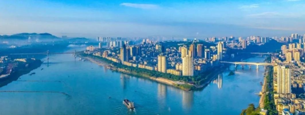 诗传泸酒香,杯杯国宝窖池原浆,邀君共品泸州山水岁月的醇厚绵长