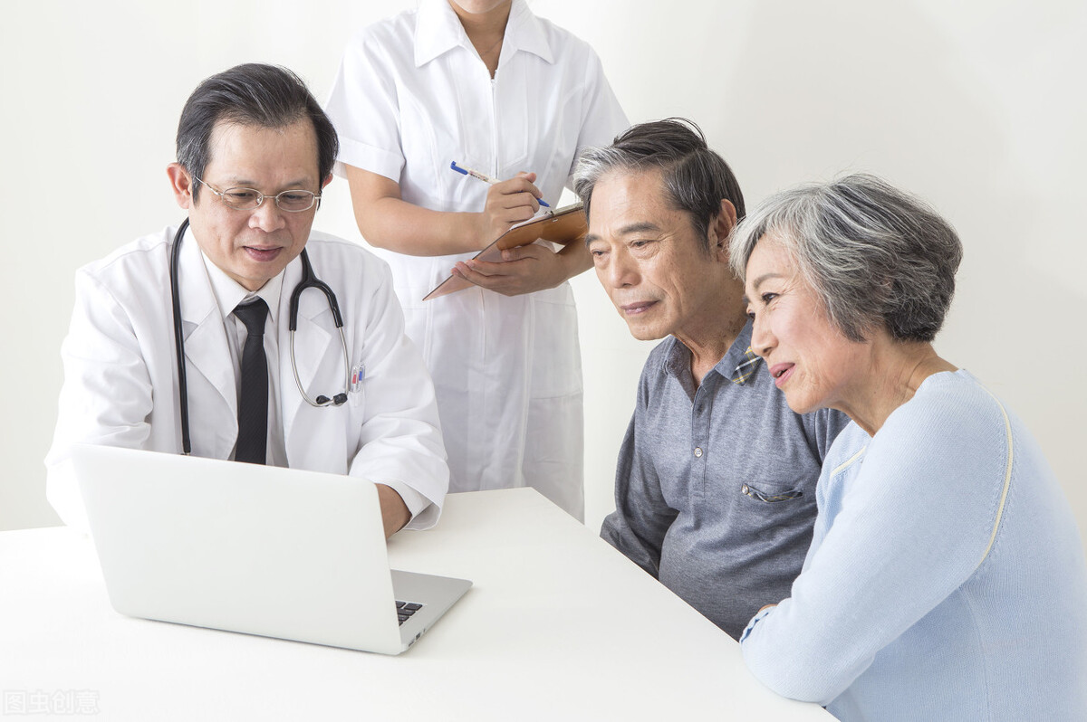 现在年轻人白发为什么越来越常见,中年白发怎么样才变黑发