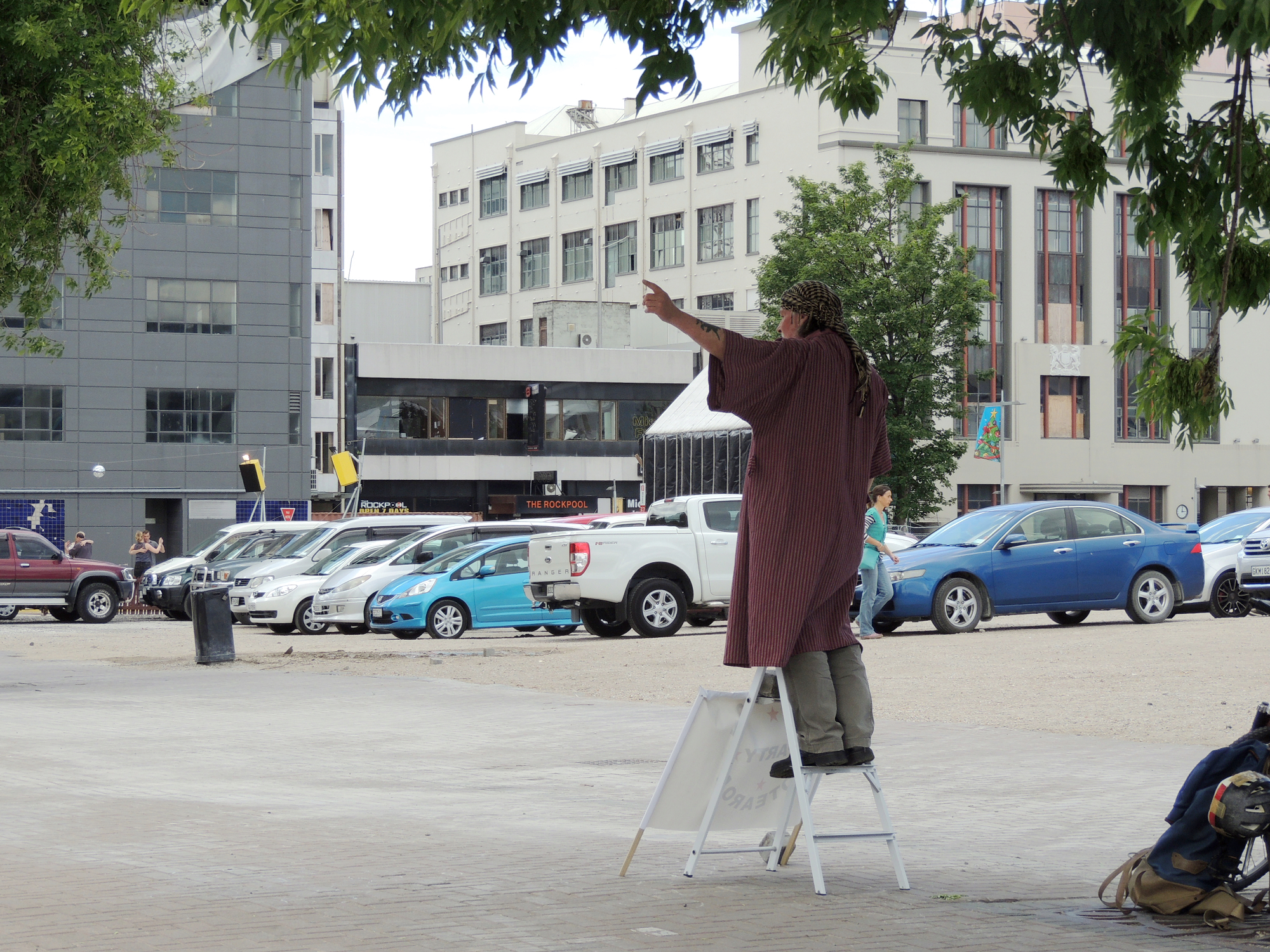 新西兰基督城,没有一个听众,他依旧讲得慷慨激昂