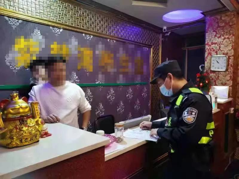 凌晨出动开展夜查行动,警方星夜清查风暴