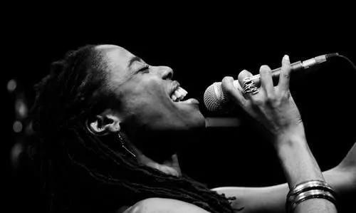 唱歌高音放松的技巧,唱歌高音上不去怎么练嗓子