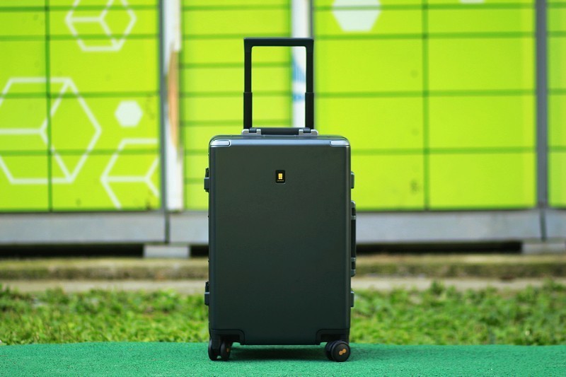 地平线8号行李箱20寸能装多少东西,地平线8号level820英寸行李箱