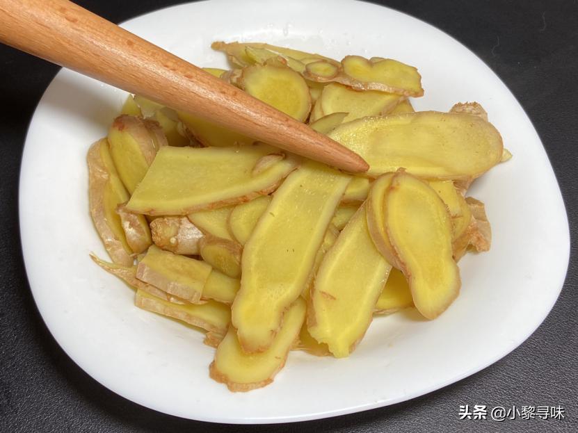 最近搬重物没力气,经常腰酸背痛,89岁外婆用几片生姜就搞定