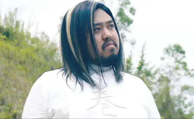 女性自己在家剪头发视频,中年妇女自己在家剪头发