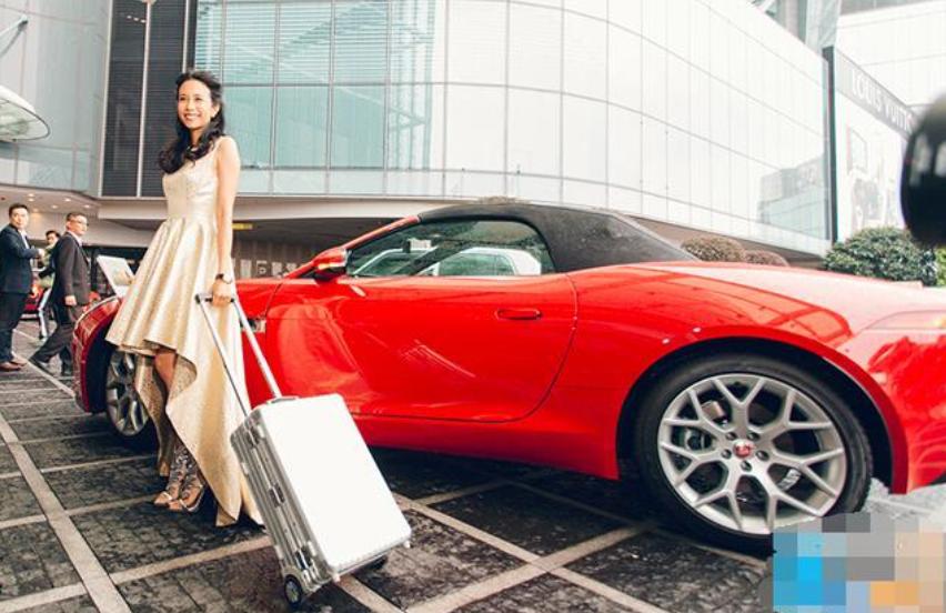 莫文蔚代言过的汽车品牌,莫文蔚骑的摩托车