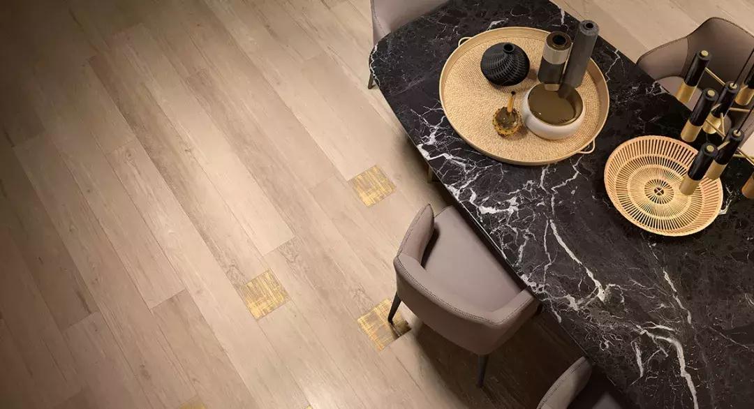 觉得地板土气,木地板感觉不好看