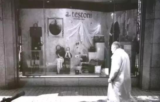 日本最著名站街女：拉客到74岁，等着一个永远等不到的客人…