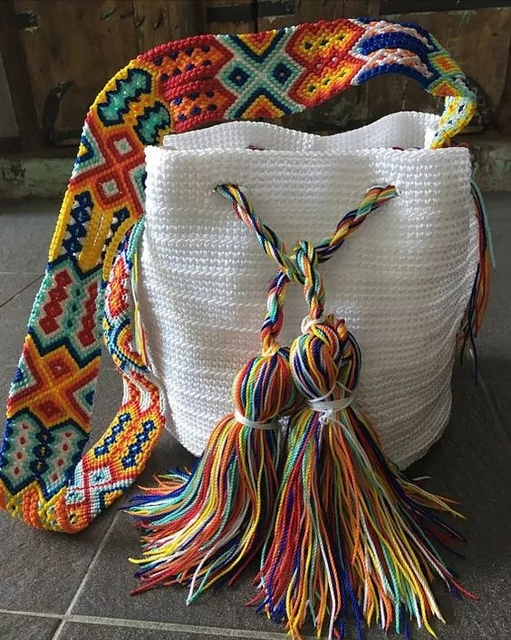 只需缝一条线的包包怎么做,钩包包虾片起头针法教程视频