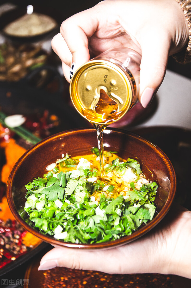好吃的油碟火锅蘸料怎么调,火锅蘸料油碟推荐怎么火起来的