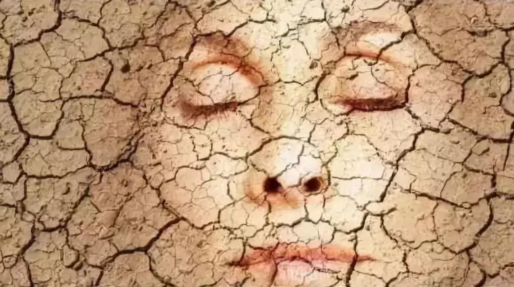 干皮上妆卡粉严重用什么拯救,干皮上妆浮粉快速补救方法