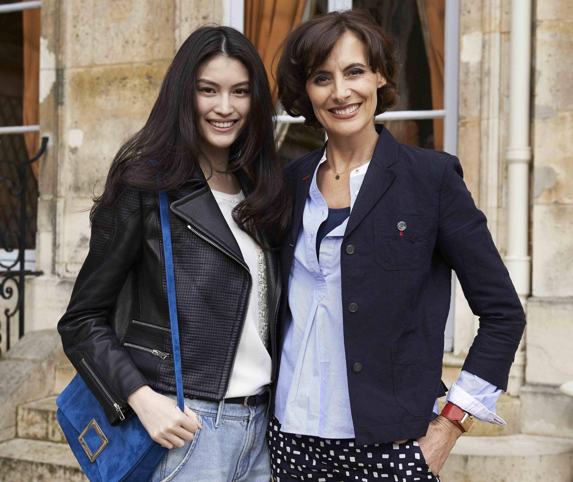 白人和黄种人宝宝肤色对比,白人和黄种人的孩子头发什么颜色