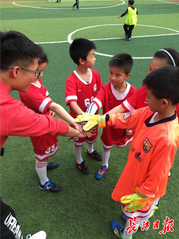 武汉市足球最厉害的前10名小学,武汉这所小学走出52名国脚