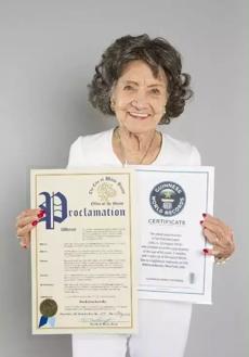 练瑜伽对中老年人有非常大的好处,65岁以上的人还能练养生瑜伽吗