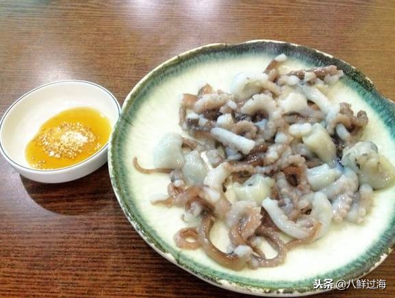 可爱的章鱼适合做章鱼烧,制作一个小型章鱼烧