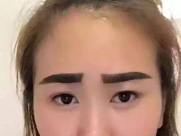 后期补妆怎么才能不卡粉,如何补妆不卡粉教程