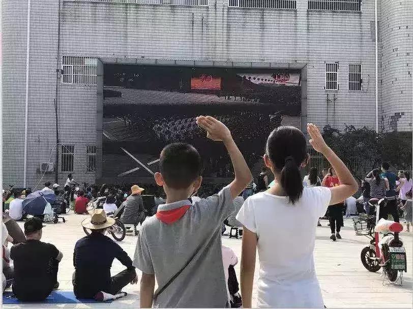 祝福祖国简短视频,那些让你为祖国热泪盈眶的瞬间