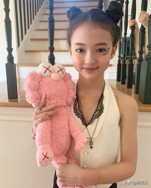 昔日童模都长大了，最美女孩变企业家，迷你乔妹秀少女穿搭风