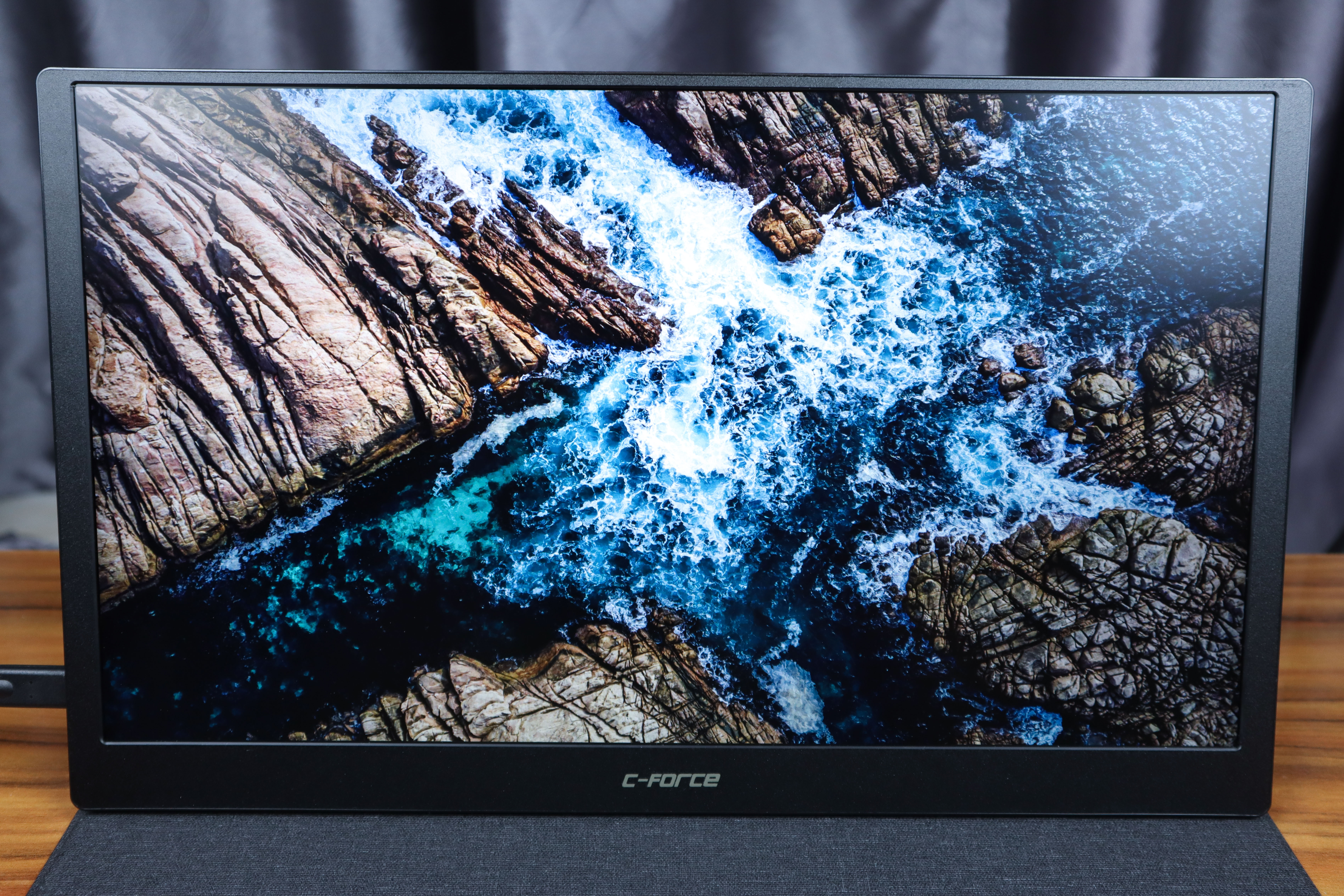 cforce便携显示屏011x,cforce便携屏幕评测