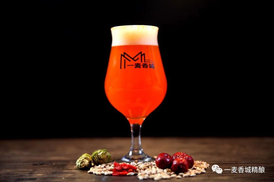 人到中年不得已喝茶都要泡枸杞,人到中年不得已杯中老得泡枸杞