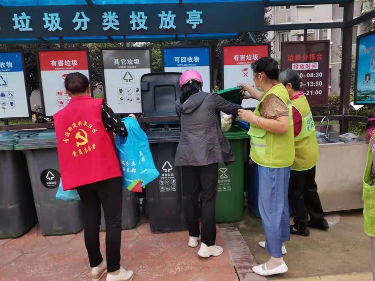 垃圾分类党建引领的活动,党建引领新时尚垃圾分类靠大家