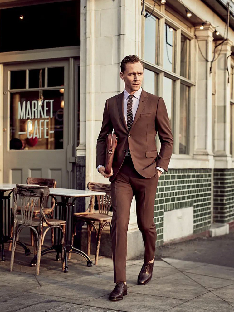 皮鞋是每个男人必备的单品,皮鞋是一个成熟男士的必备鞋