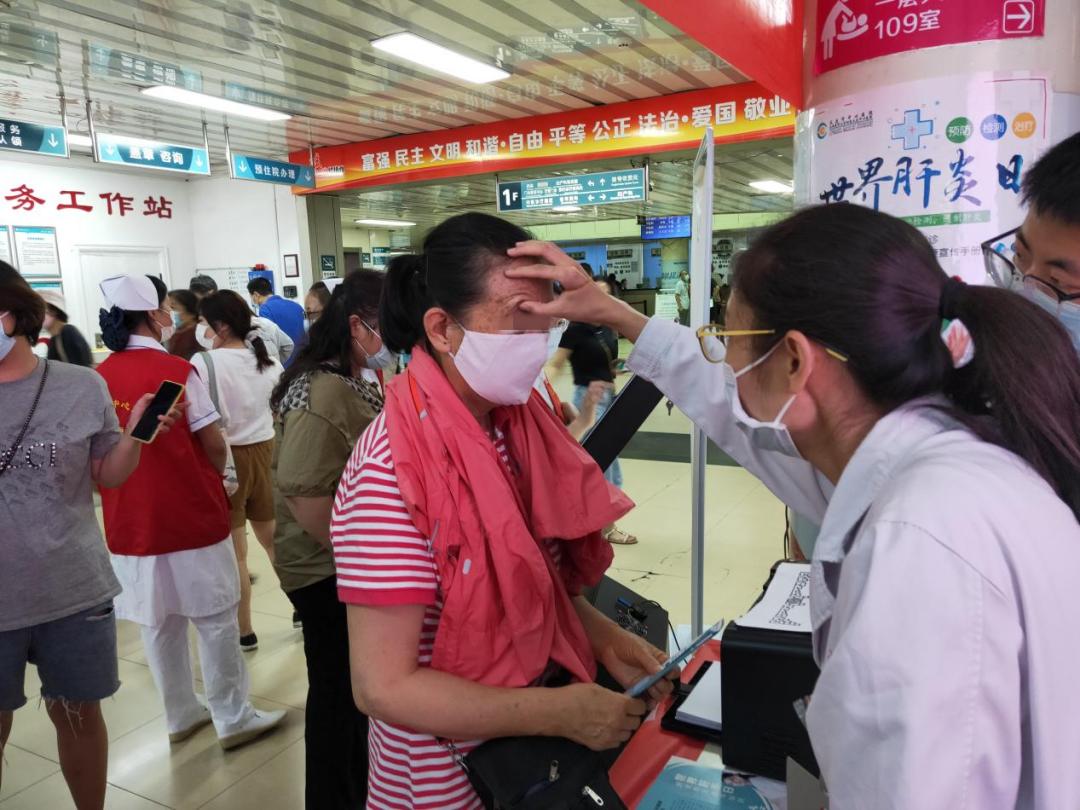 世界肝炎日义诊,消化内科宣传义诊活动