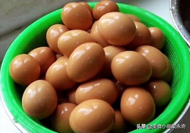 腌鸡蛋的土方法简单易学,奶奶祖传的鸡蛋做法
