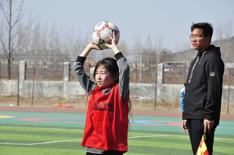 枣庄市建设路小学足球比赛,枣庄薛城区临山小学足球比赛