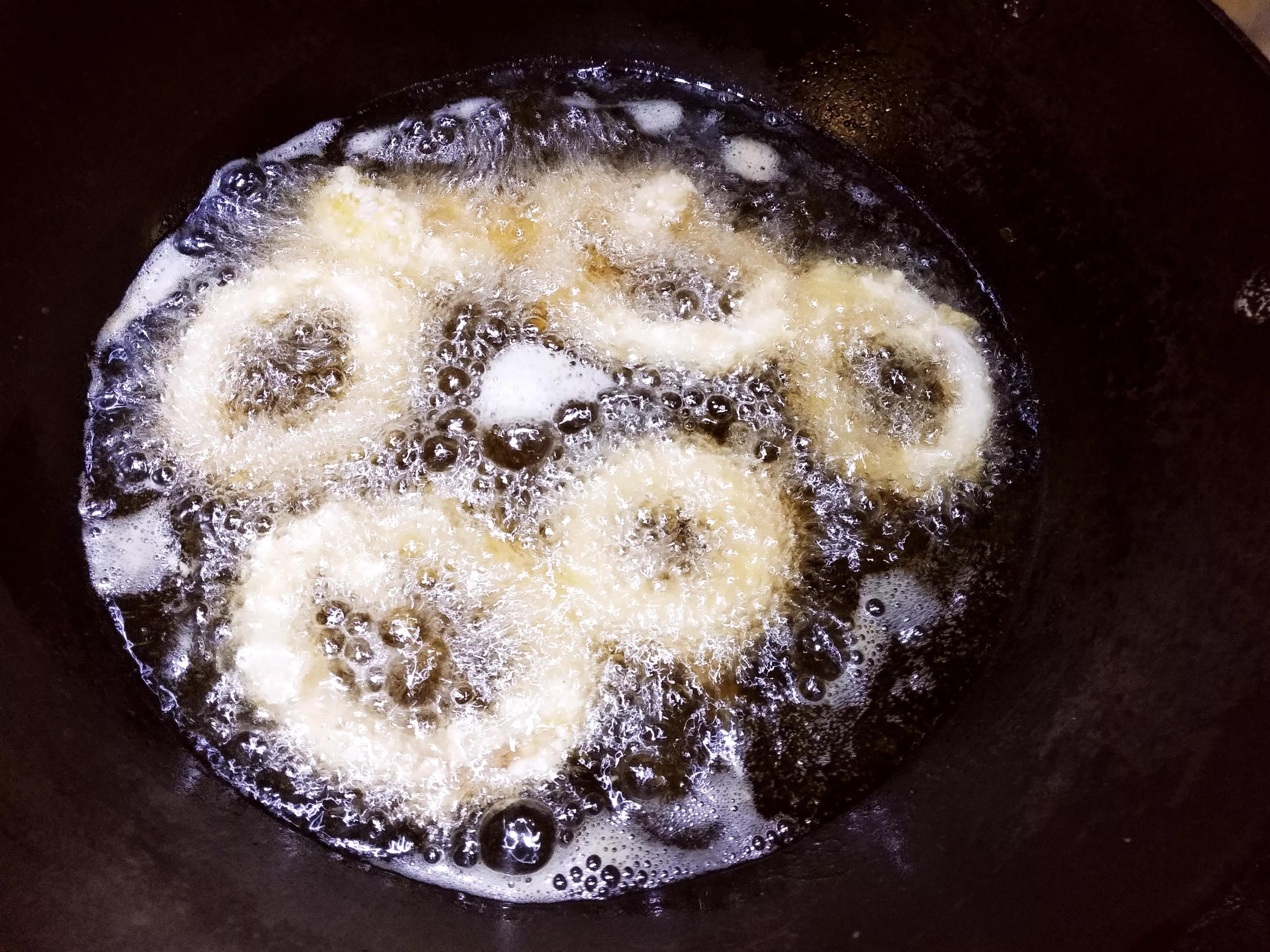饭店炸鱿鱼圈金黄酥脆,饭店炸鱿鱼的做法