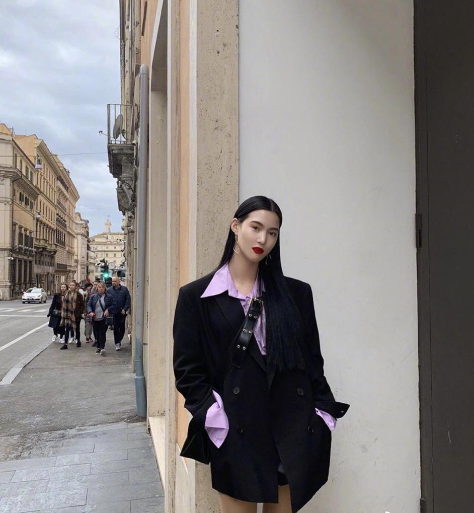 高级耐看的极简文艺风，才是最“显贵”的穿搭style