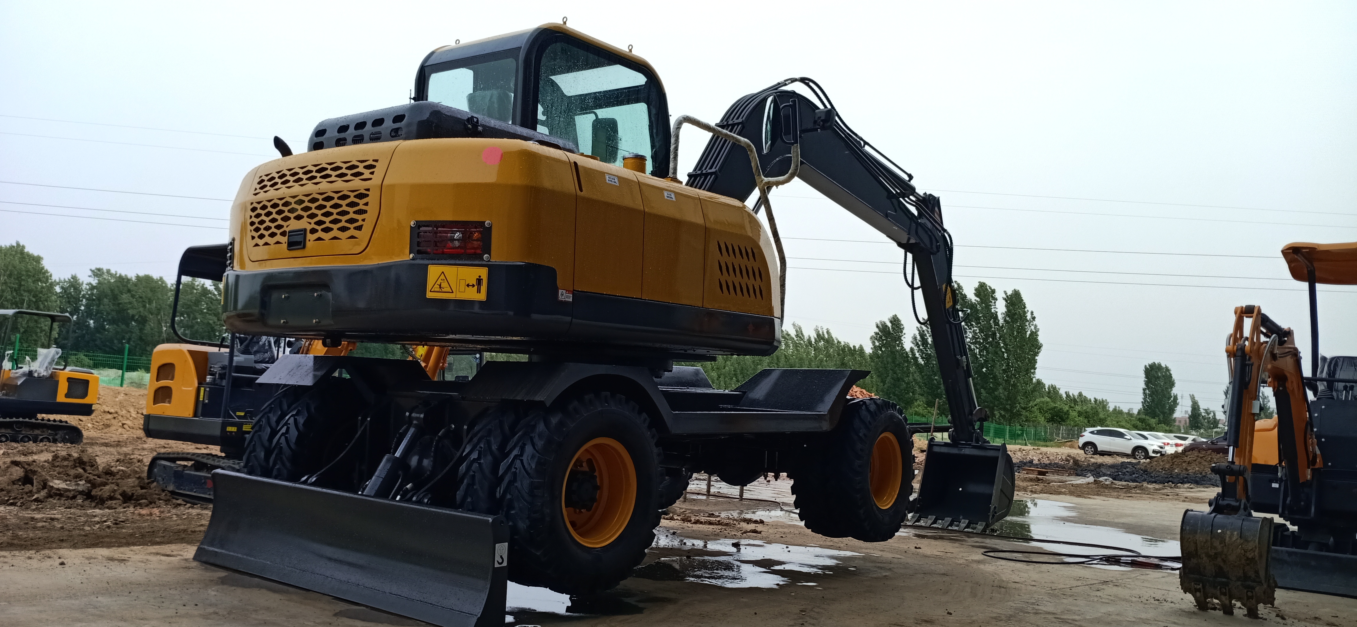 微挖掘机怎么开,微挖小型挖掘机操作