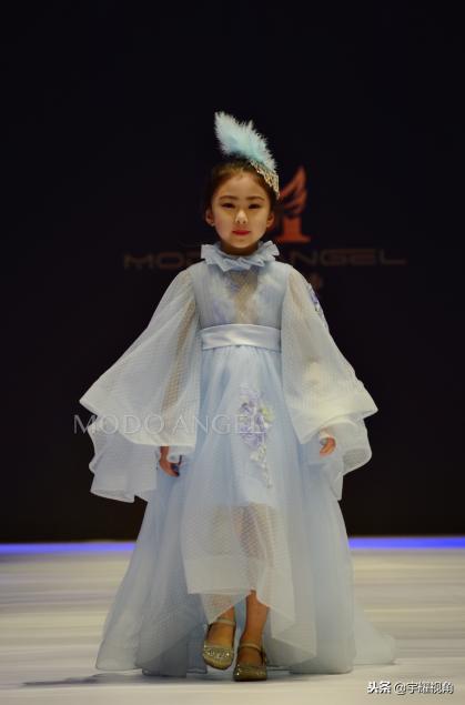 童心筑梦秀彩华服——MODOANGEL魔豆天使高端儿童礼服璀璨绽放